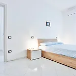 Guesthost - Casa Massimo