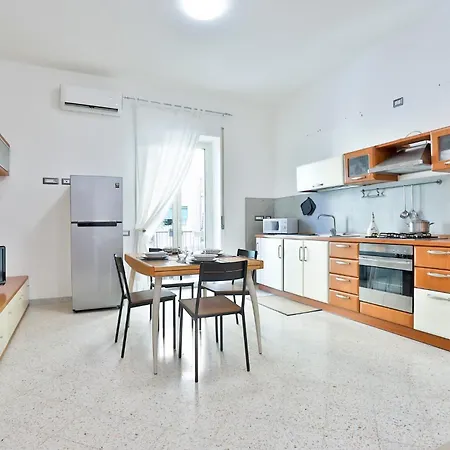 Guesthost - Casa Massimo * Salerno