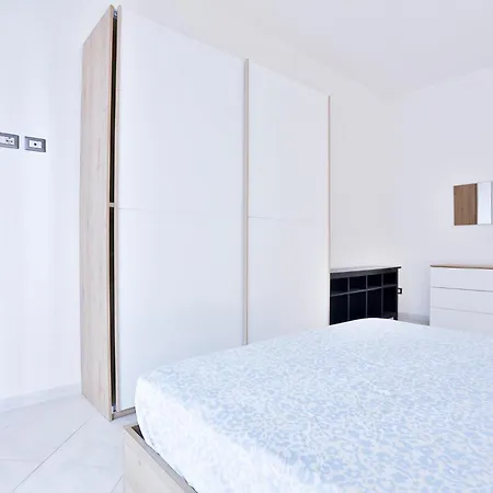 Guesthost - Casa Massimo *