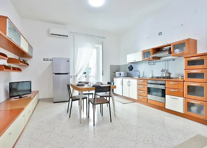 Guesthost - Casa Massimo * Салерно